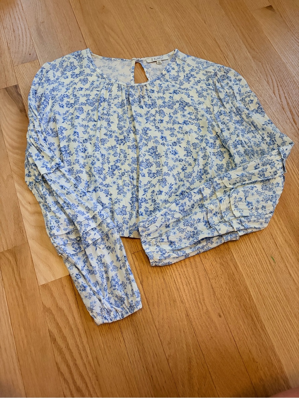 Z Supply Blue Floral Cropped Blouse Size Small Long Sleeve Cottagecore